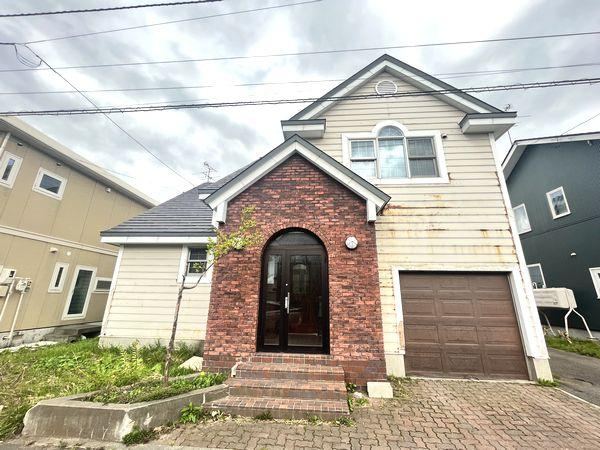 Spacious 3LDK House with Built-in Garage in Ishikari - Photo 1