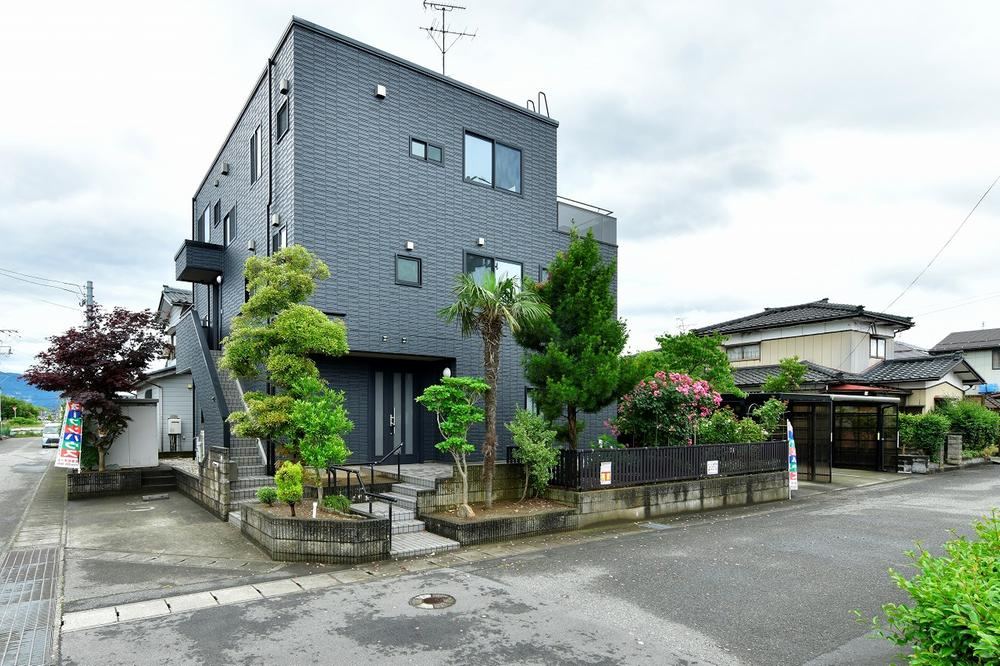 Quality 3-Story Steel House in Midori Town - Photo 1