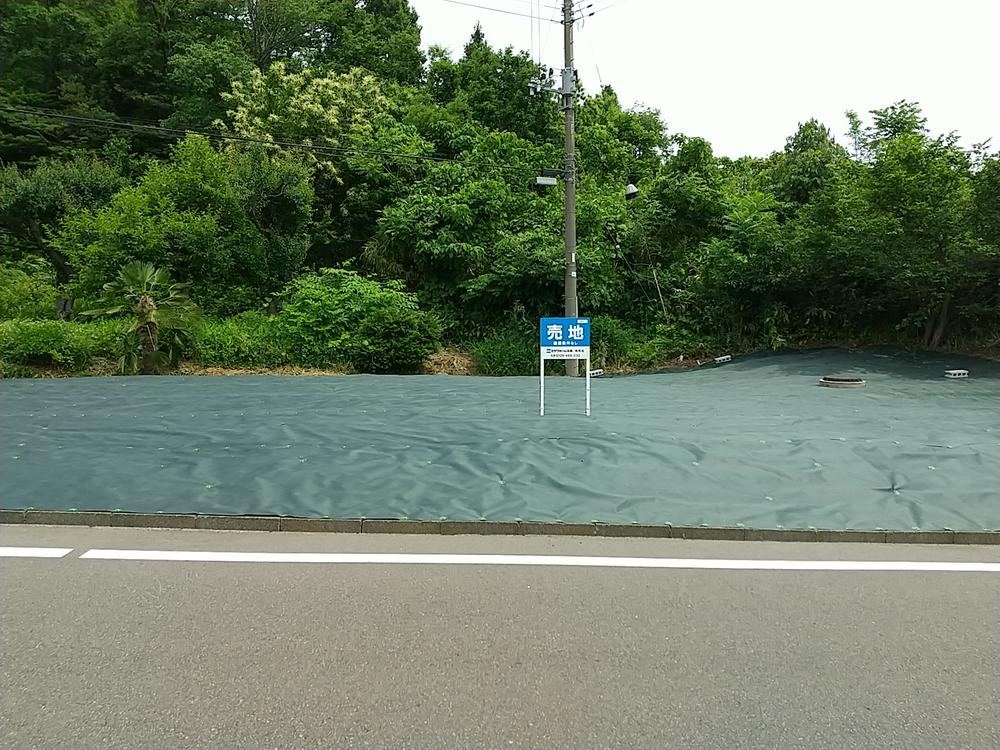 Land Across from a Park in Yoneyamadai - Photo 1