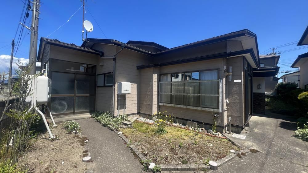 4DK House with Convenient Access to Amenities - Photo 1