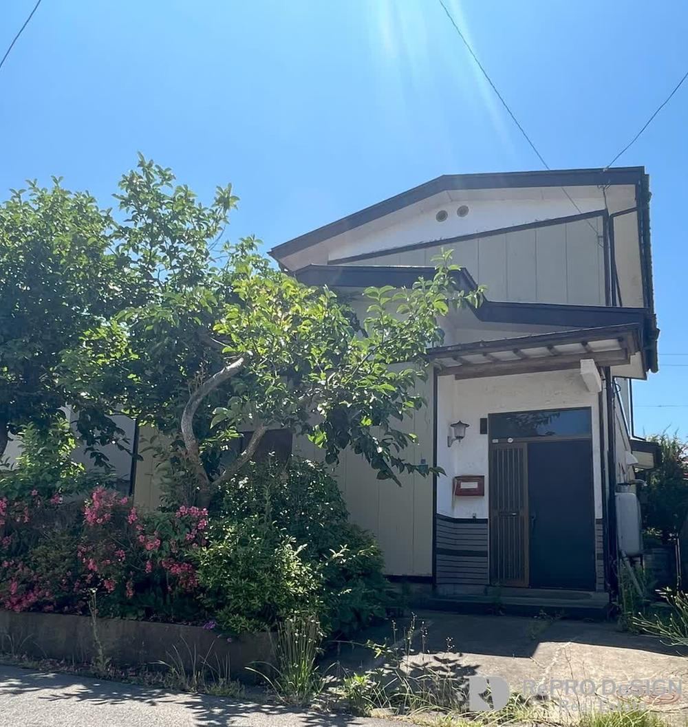 Conveniently Located 5DK Detached House in Akita City - Photo 1