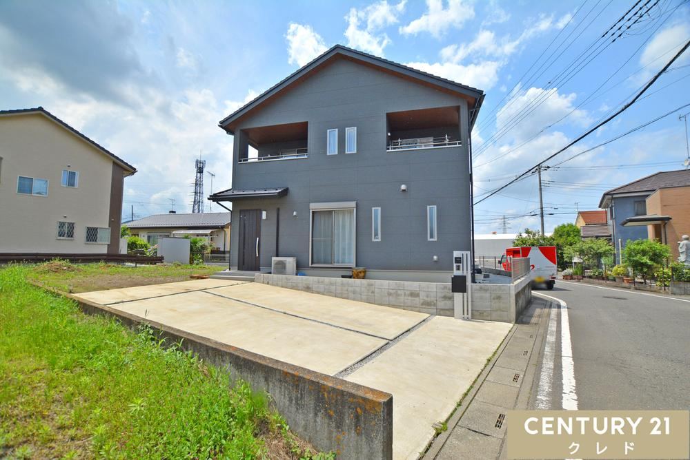 Spacious 4LDK House on Large Lot in Hidaka - Photo 1