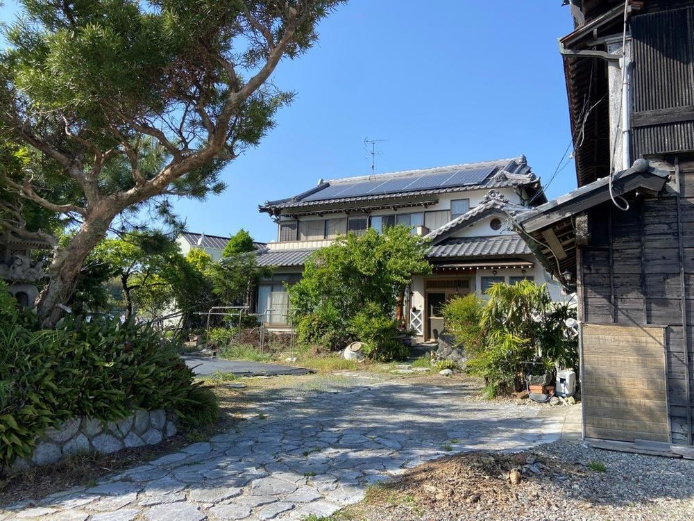 Spacious 8LDK House in Quiet Neighborhood - Photo 1