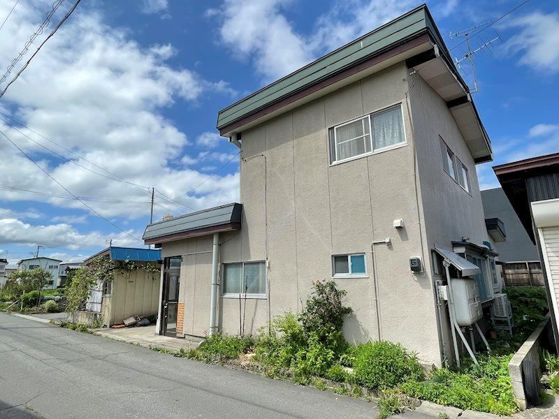 Conveniently Located Used House in Kuroishi - Photo 1