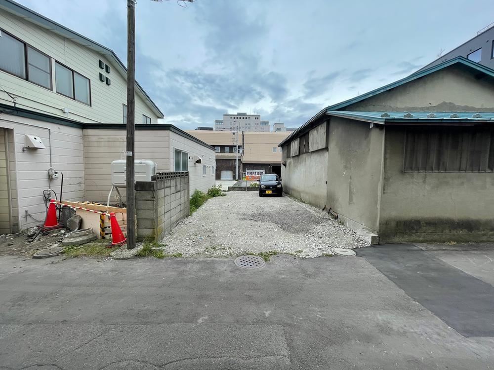 Prime Land Near City Hall in Otemachi - Photo 1