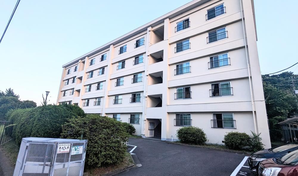 Spacious 3LDK Apartment Near Keikyu Tomioka Station - Photo 1