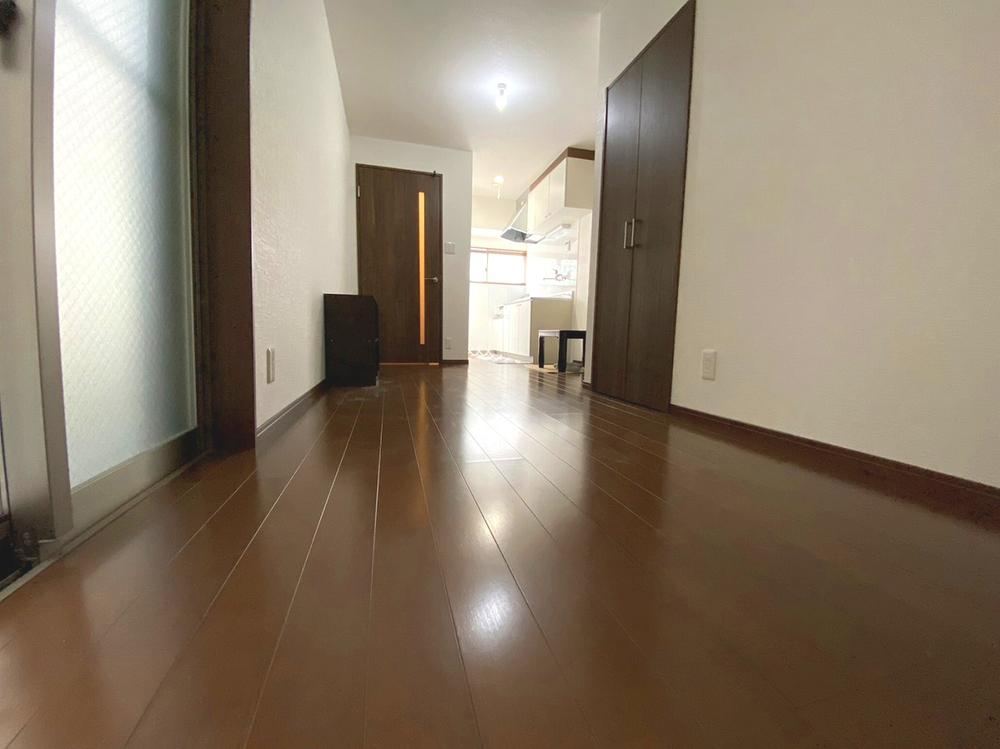 Fully Renovated 1LDK House in Katano City - Photo 1