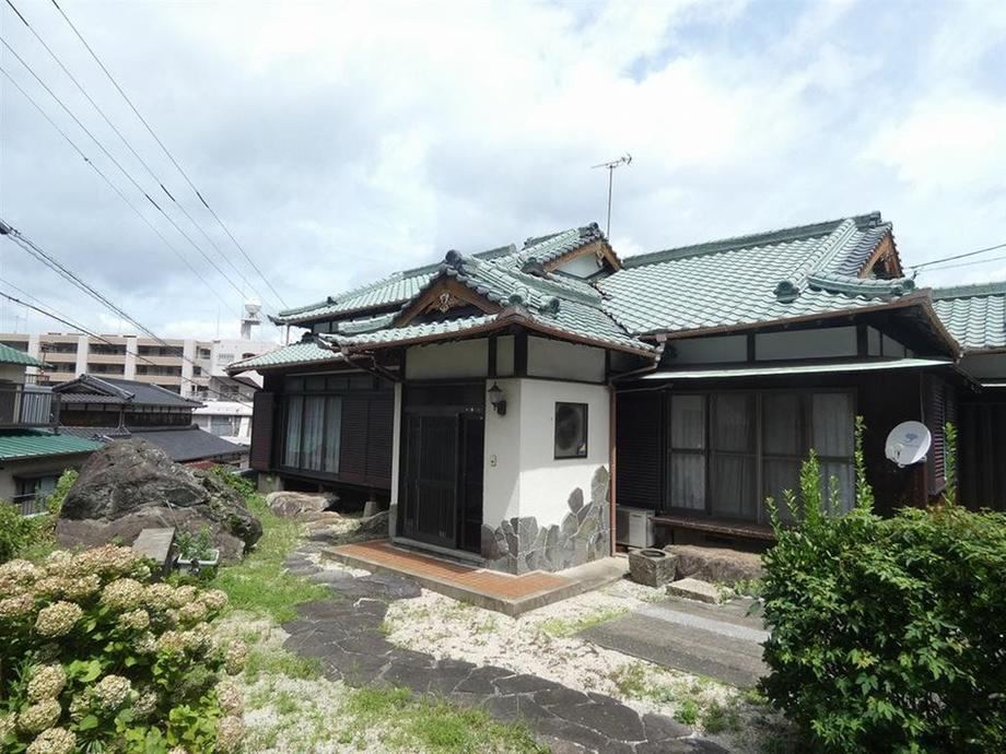Spacious 4DK House on Corner Lot in Moji, Kitakyushu - Photo 1