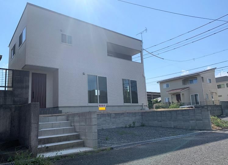 Renovated 3LDK Home in Akaiwa - Photo 1