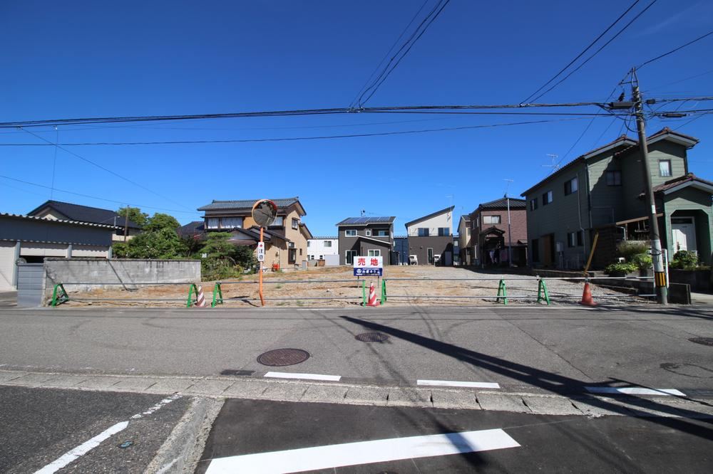 Conveniently Located Land Near Toyosaka Station - Photo 1