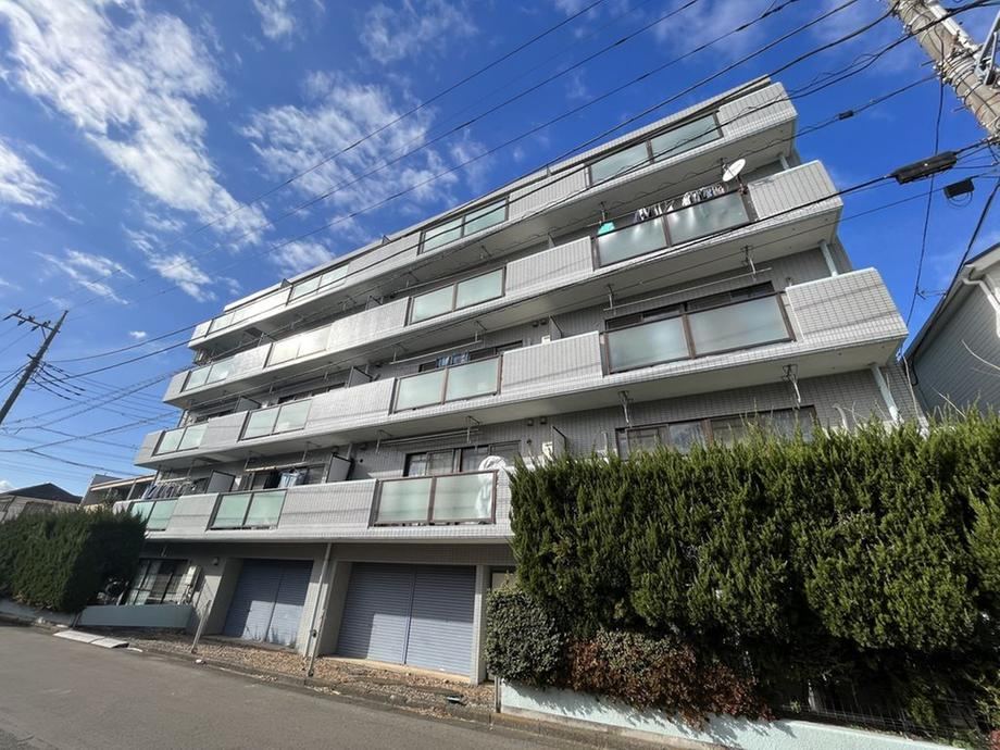 Sunny 3DK Apartment Near Higashi-Tokorozawa Station - Photo 1