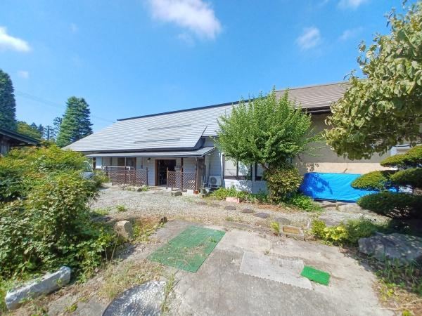 Traditional 4DK Home with Japanese Garden in Tendo - Photo 1