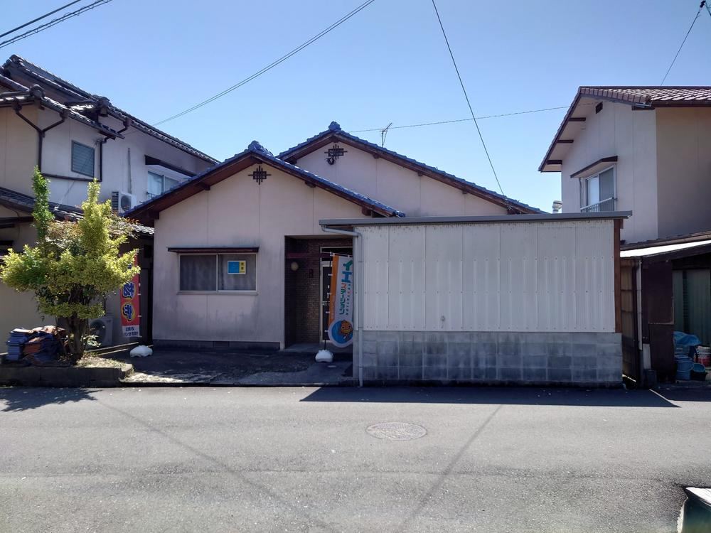Charming 4DK House with Garden Space in Tsuyama - Photo 1