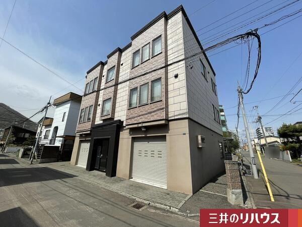 6LDK house in Nishi Ward, Sapporo, Hokkaido - Photo 1