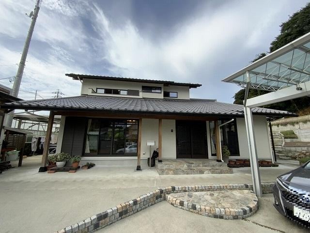 Modern 4LDK House with Traditional Touch - Photo 1