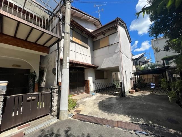 Investment-Ready 4DK House in Hirakata - Photo 1