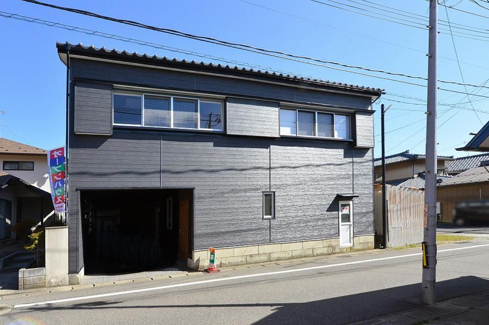 Spacious 8LDK Home with Courtyard in Niigata - Photo 1