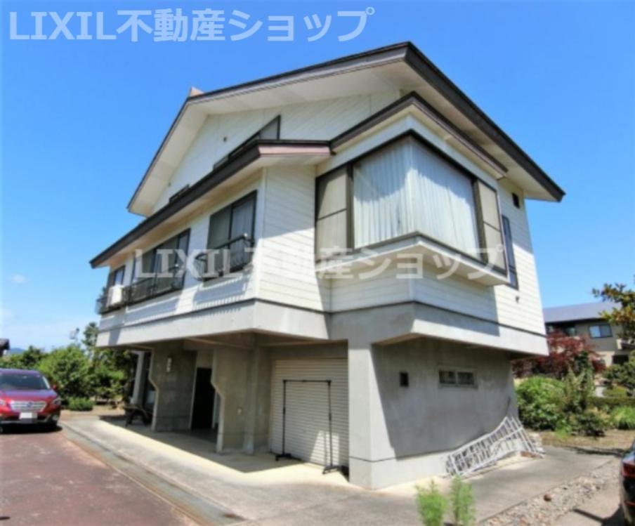Spacious Land with Mountain Views and Ample Storage - Photo 1