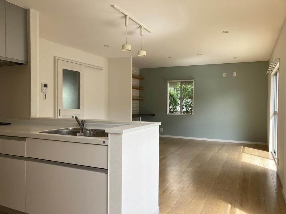Spacious 3LDK House with Renovated Interiors in Tsuruno Ocho - Photo 1