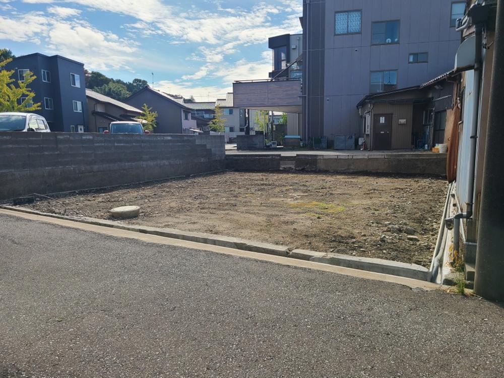 105 m² land in Kanazawa, Ishikawa - Photo 1