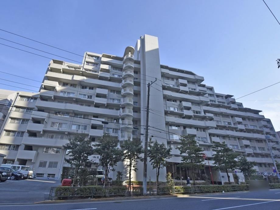 3LDK Apartment in Nishikoiwa with Renovation History - Photo 1
