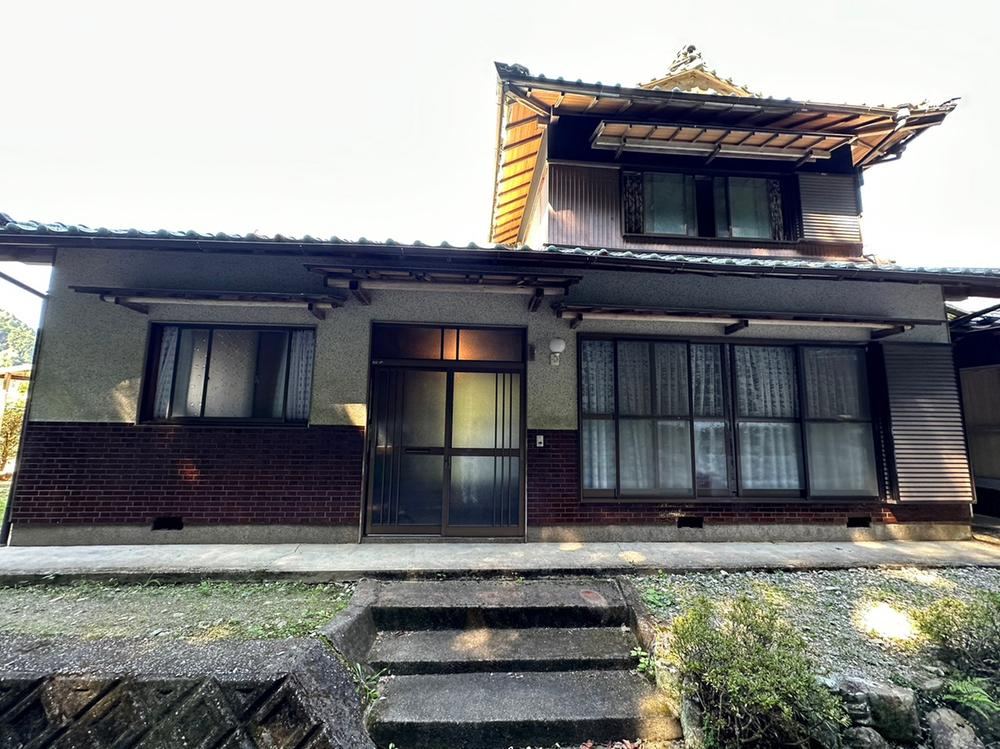 Charming 8DK House in Iitaka Town - Photo 1