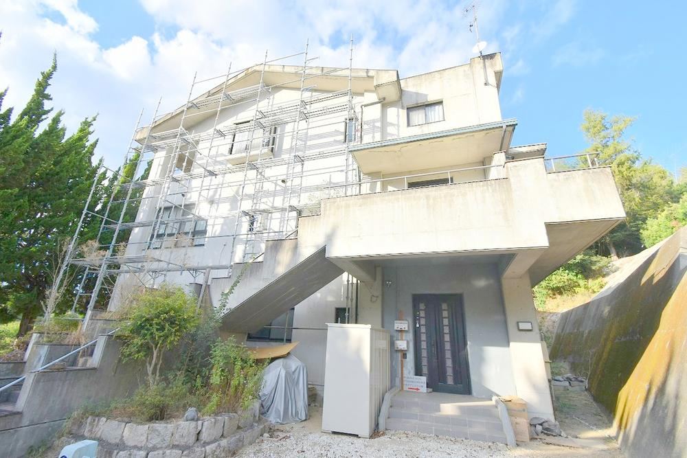 Spacious 5LDK Home with Scenic Views in Yoshifu 5, Matsuyama - Photo 1