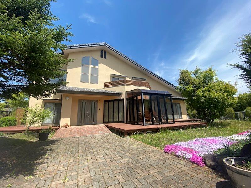 Spacious 6LDK House with Open-Air Bath - Photo 1