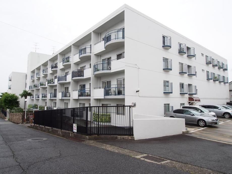 3LDK apartment in Higashinada Ward, Kobe, Hyogo - Photo 1