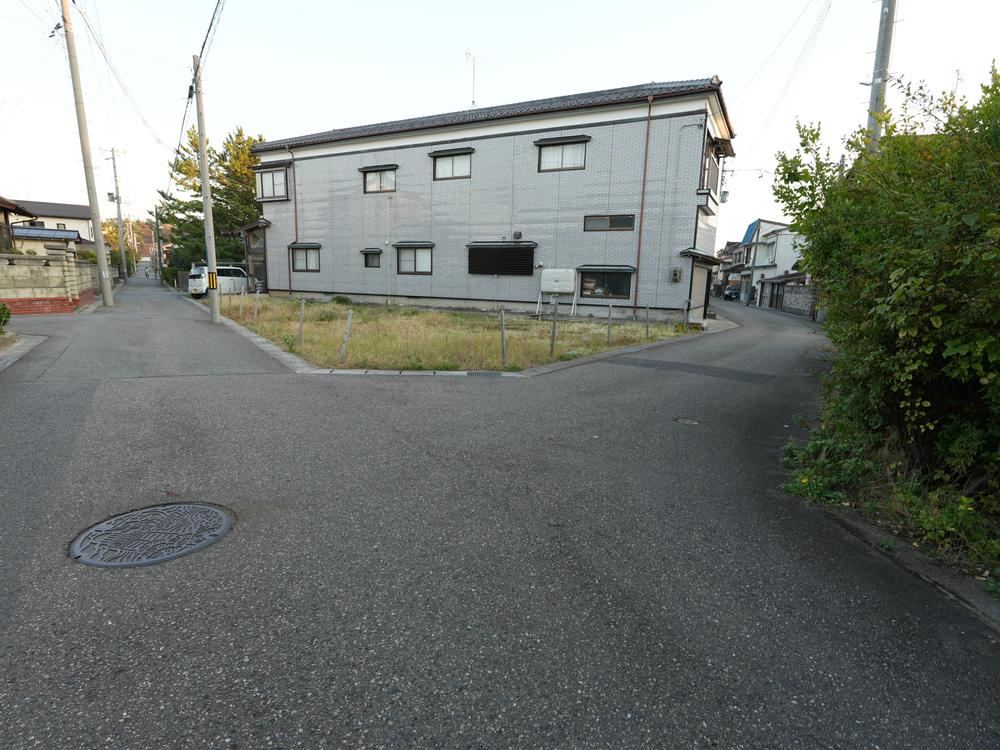 Vibrant Living Near Parks in Sakata - Photo 1