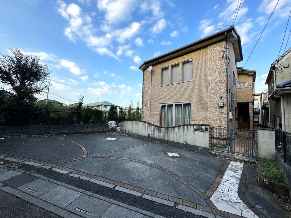 Spacious 5SLDK Home with Garden - Photo 1
