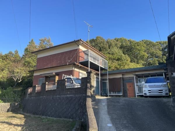 Spacious 6DDKK House Near City Center in Imabari - Photo 1