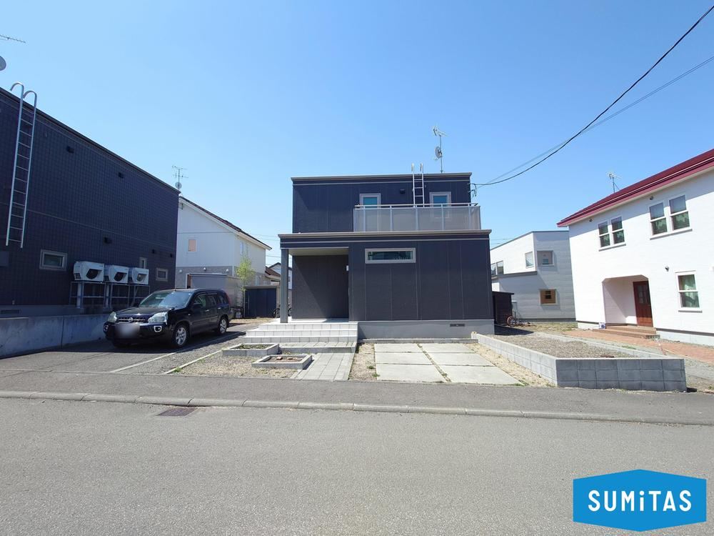 Stylish 4LDK Home with Modern Features in Minami, Sapporo - Photo 1