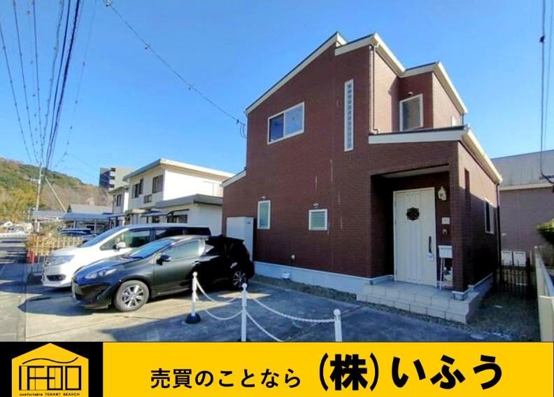 Spacious 3LDK House with Eco-Friendly Features - Photo 1