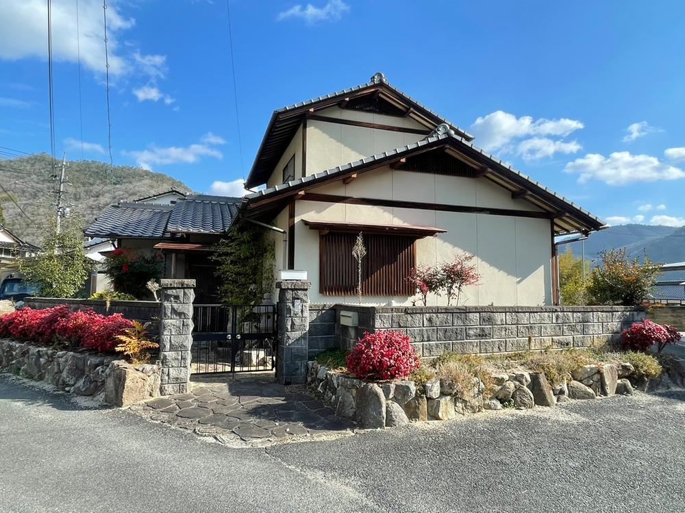 Bright 5DK House with Japanese Garden - Photo 1
