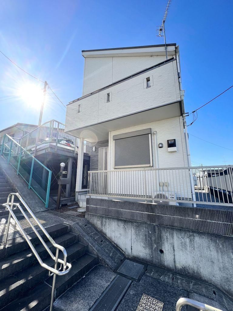 Charming 4LDK Home with Scenic Views in Chuo, Machida - Photo 1