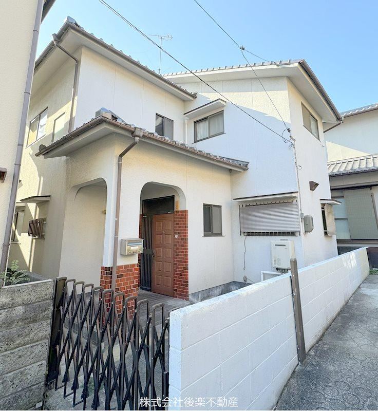 Spacious 6DK House Near Kitanaise Station - Photo 1