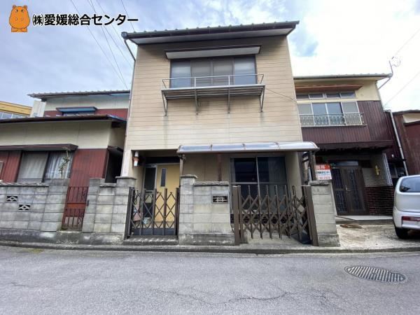 Charming 3LDK House in a Quiet Area of Imabari - Photo 1