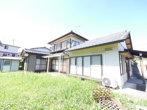 Large 7K House with Ample Parking in Hitachi - Photo 1