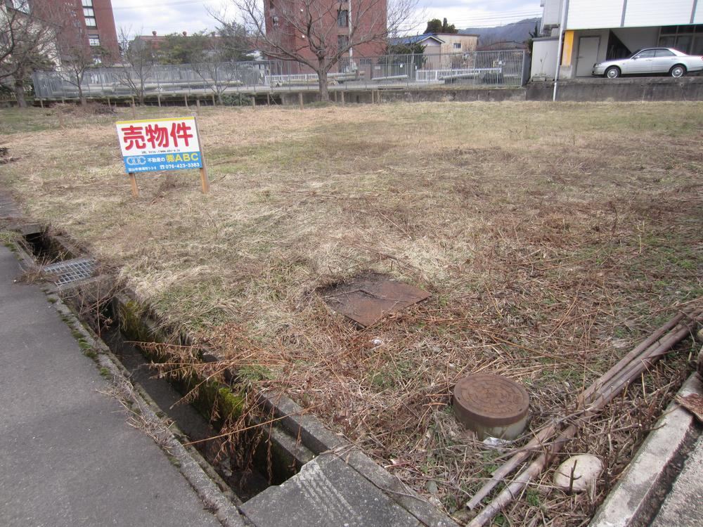 399 m² land in Nanto, Toyama - Photo 1