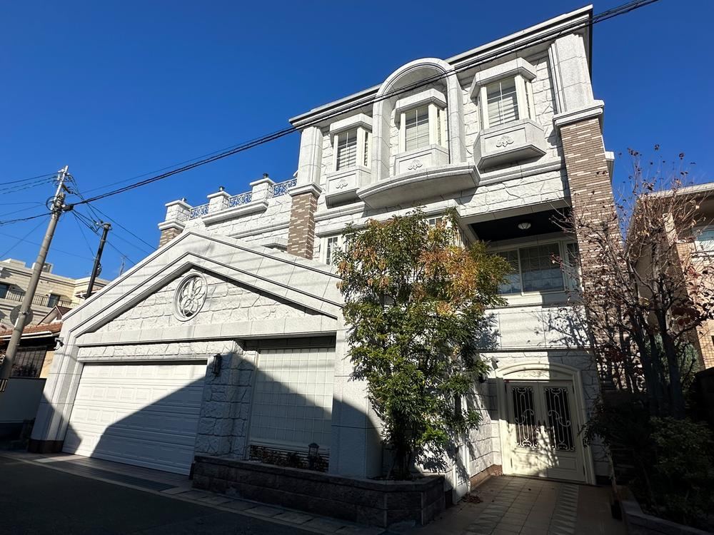 Stylish 3LDK+2S House in Tsukaguchi - Photo 1