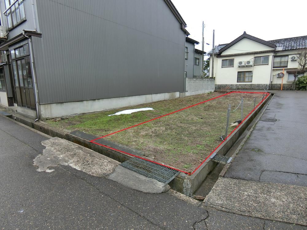 Corner Lot with No Building Conditions in Chuo 4 - Photo 1