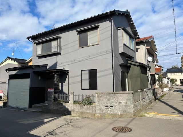 Fully Renovated House in Bunkyoku - Photo 1