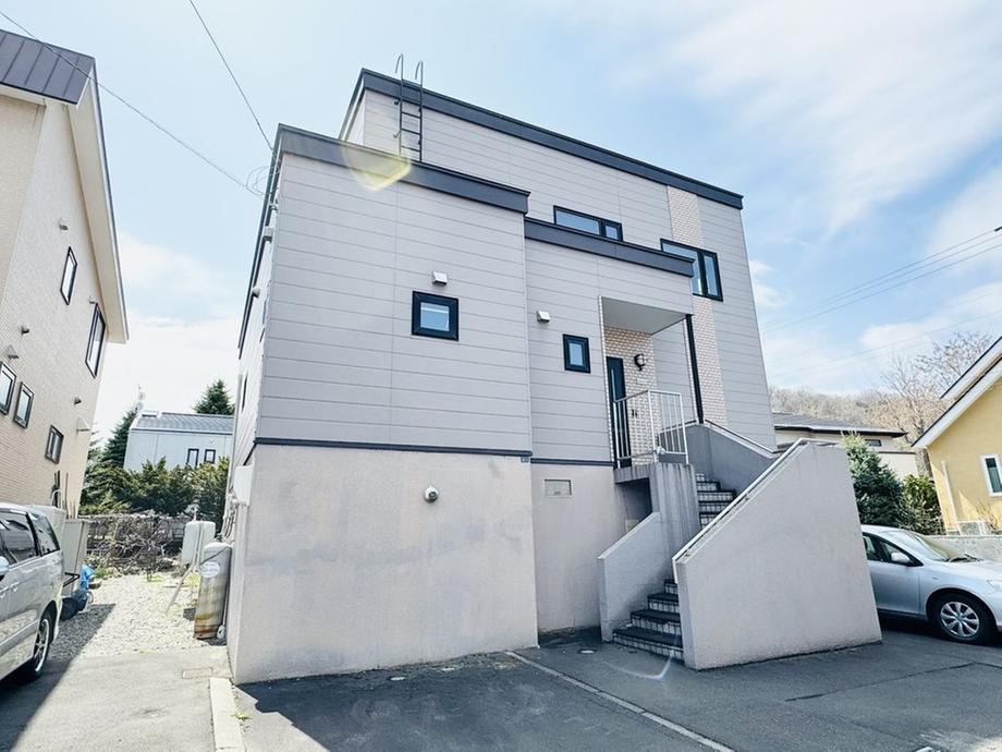 5LDK+S house in Chuo Ward, Sapporo, Hokkaido - Photo 1