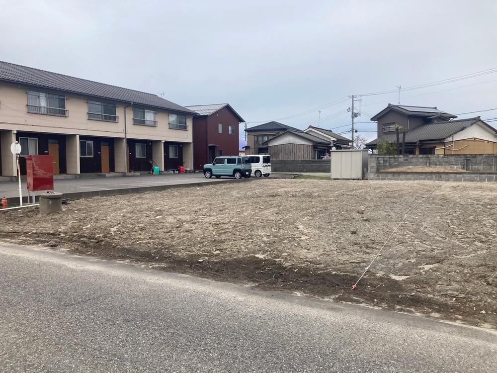 Spacious 80 Tsubo Land with No Building Conditions - Photo 1