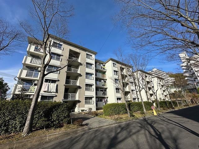 3LDK apartment in Neyagawa, Osaka - Photo 1