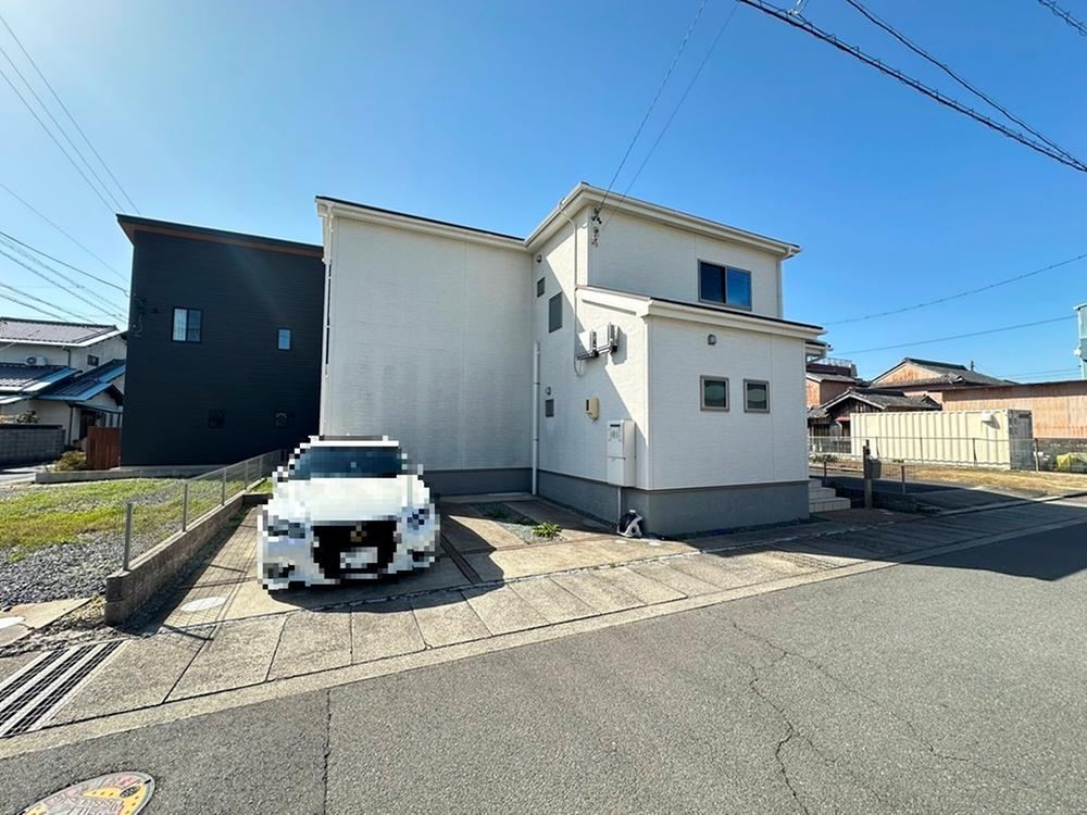 4LDK House Near Kusunoki Station with Solar Power - Photo 1