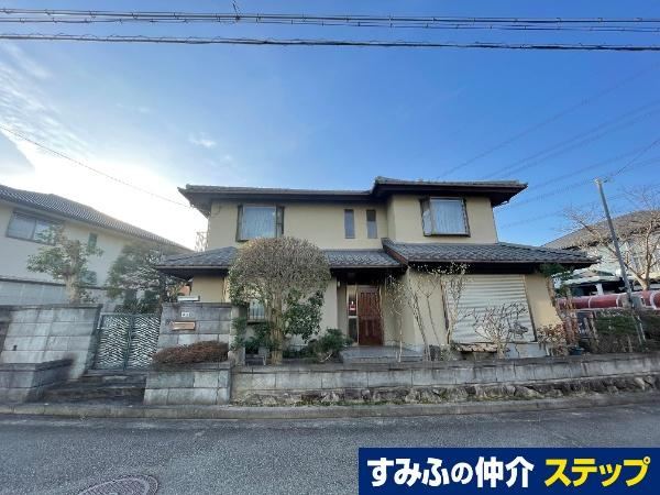 Charming 5LDK Home with Mountain Views in Wakaba - Photo 1