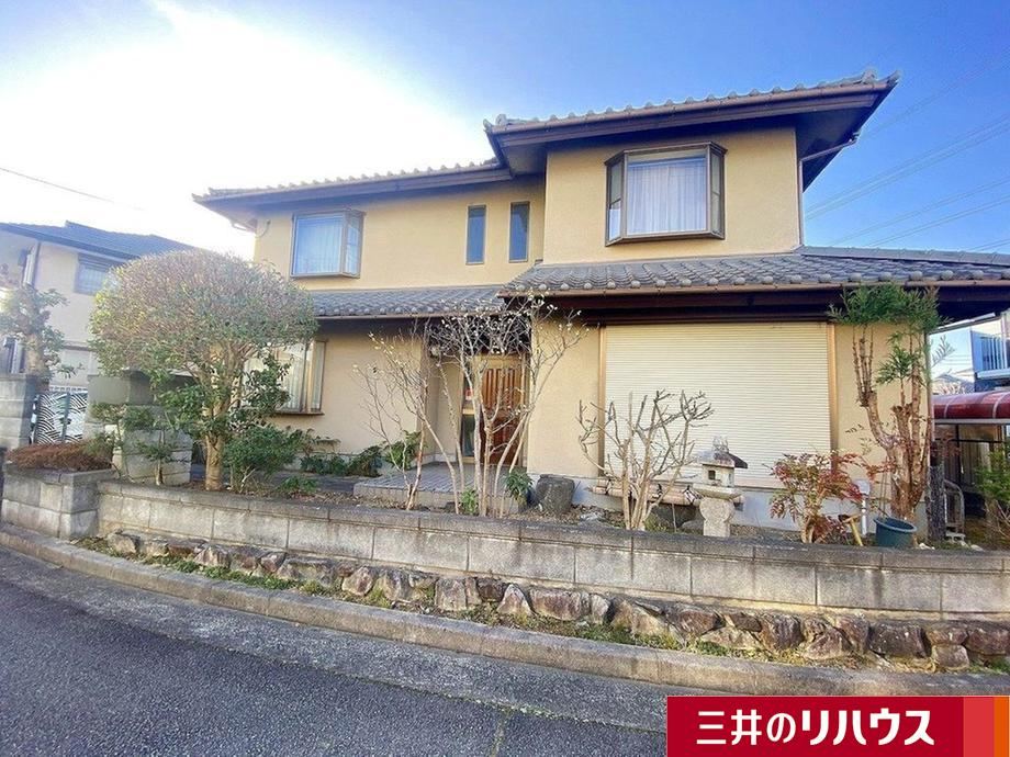 Spacious 5LDK House with Modern Amenities - Photo 1