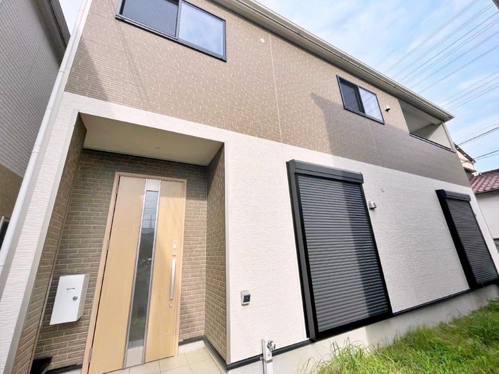 Well-Maintained 4LDK House with Ample Parking in Yahatanishi - Photo 1